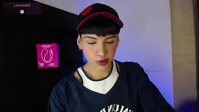 Snapshot of Ezra_Storm chatting on October 19, 2025, 4:59 am Ezra Storm online show from October 19, 2025, 4:59 am