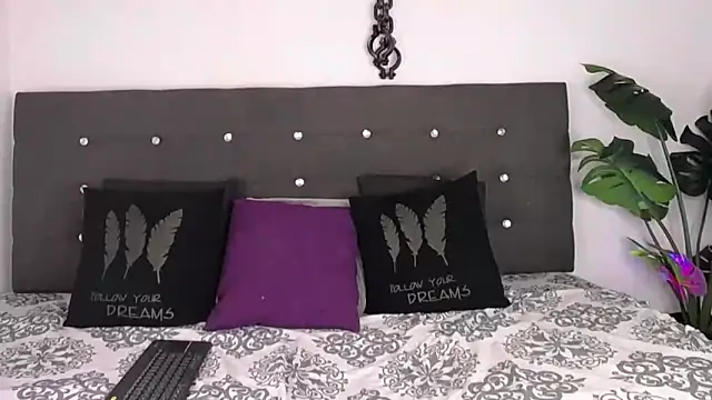 Snapshot of aleja_spearsx chatting on November 10, 2025, 11:26 am aleja spearsx online show from November 10, 2025, 11:26 am