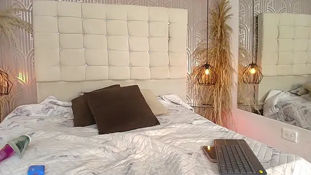 Snapshot of FGLuna chatting on October 10, 2025, 1:45 pm FGLuna online show from October 10, 2025, 1:45 pm