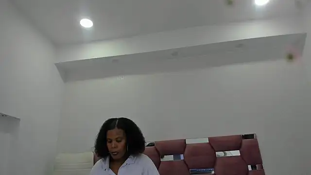 Snapshot of MiiaSmith__ chatting on December 5, 2025, 9:12 pm MiiaSmith online show from December 5, 2025, 9:12 pm