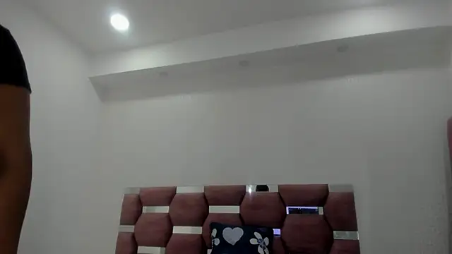 Snapshot of MiiaSmith__ chatting on November 14, 2025, 8:45 pm MiiaSmith online show from November 14, 2025, 8:45 pm