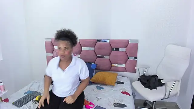 Snapshot of MiiaSmith__ chatting on November 24, 2025, 8:53 pm MiiaSmith online show from November 24, 2025, 8:53 pm