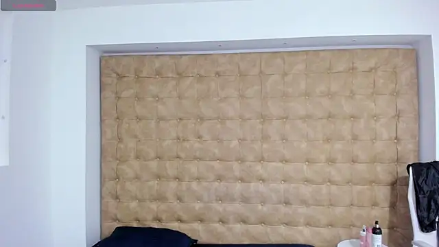 Snapshot of MiiaSmith__ chatting on November 13, 2025, 9:19 pm MiiaSmith online show from November 13, 2025, 9:19 pm