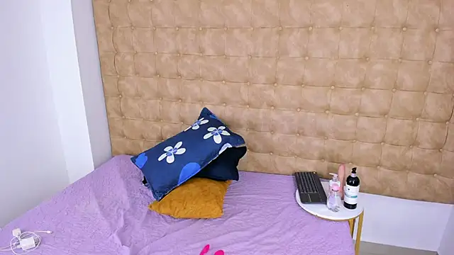 Snapshot of MiiaSmith__ chatting on November 29, 2025, 9:48 pm MiiaSmith online show from November 29, 2025, 9:48 pm