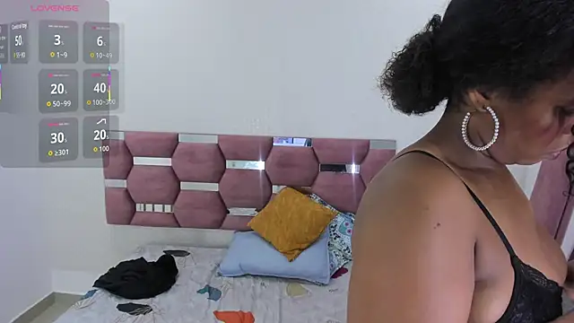 Snapshot of MiiaSmith__ chatting on November 22, 2025, 9:02 pm MiiaSmith online show from November 22, 2025, 9:02 pm