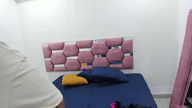 Snapshot of MiiaSmith__ chatting on November 18, 2025, 9:18 pm MiiaSmith online show from November 18, 2025, 9:18 pm