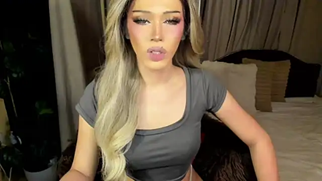 Snapshot of Candicebloom chatting on May 31, 2026, 5:40 pm Candicebloom online show from May 31, 2026, 5:40 pm