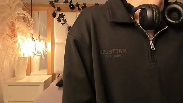 Snapshot of Daphne_And_Roger chatting on December 16, 2025, 11:03 am Daphne And Roger online show from December 16, 2025, 11:03 am