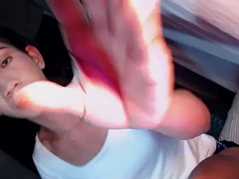 xyourdreamtrans online show from November 20, 2025, 5:08 am