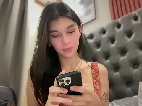 Snapshot of asiansmilexx chatting on June 4, 2026, 7:24 am asiansmilexx online show from June 4, 2026, 7:24 am