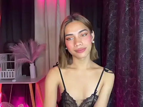 Snapshot of Lovelynikki03 chatting on October 13, 2025, 6:42 pm Lovelynikki03 online show from October 13, 2025, 6:42 pm