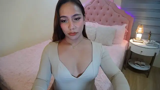 Snapshot of ur_seductivelaura chatting on November 29, 2025, 4:29 pm ur seductivelaura online show from November 29, 2025, 4:29 pm