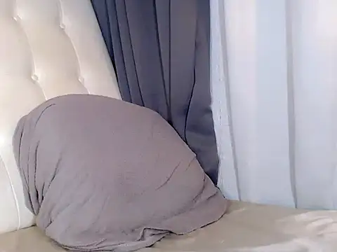 Snapshot of Lavander_Fields chatting on July 22, 2026, 5:04 pm Lavander Fields online show from July 22, 2026, 5:04 pm