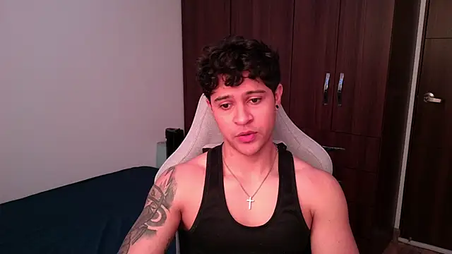 domsantiago  online show from October 6, 2025, 3:35 pm