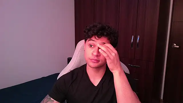 domsantiago  online show from October 9, 2025, 7:58 pm