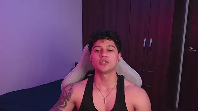 domsantiago  online show from October 6, 2025, 3:29 am