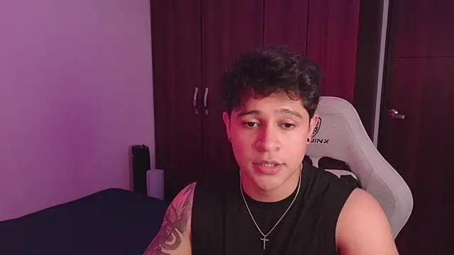 domsantiago  online show from October 1, 2025, 12:06 am