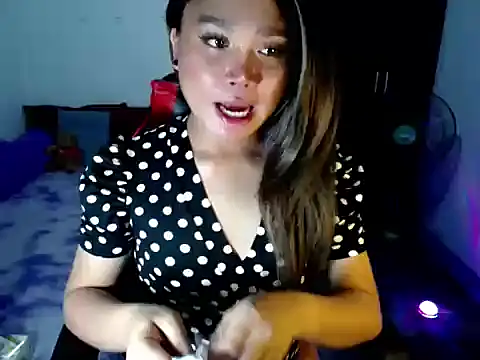 Urassiansweetcummer online show from April 14, 2026, 4:45 pm