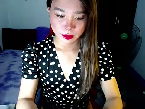 Urassiansweetcummer online show from November 7, 2025, 1:43 am