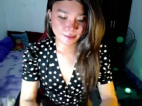 Urassiansweetcummer online show from April 15, 2026, 7:58 pm