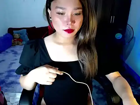 Urassiansweetcummer online show from March 17, 2026, 2:47 am