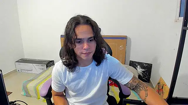 Snapshot of Maximiliano_scoott__ chatting on October 26, 2025, 4:35 am Maximiliano scoott   online show from October 26, 2025, 4:35 am