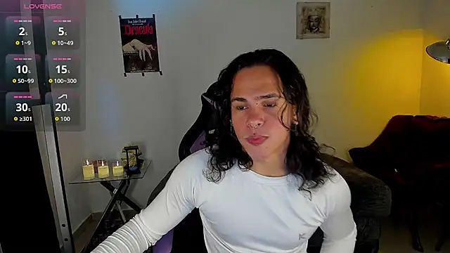 Snapshot of Maximiliano_scoott__ chatting on November 18, 2025, 5:38 pm Maximiliano scoott online show from November 18, 2025, 5:38 pm