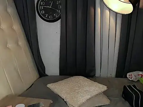 Foxxy Barbie online show from April 18, 2026, 6:49 am