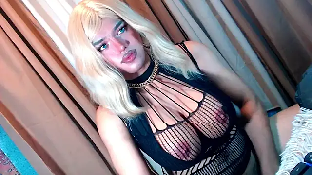 GoddessOFHUGEx online show from October 27, 2025, 7:04 pm