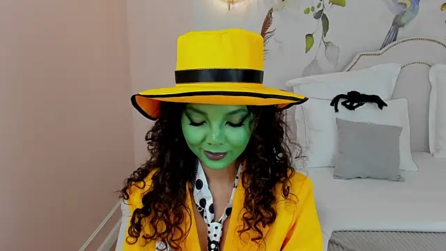 MargaretPeace online show from November 1, 2025, 3:13 am