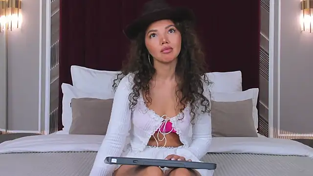 MargaretPeace online show from April 2, 2026, 3:13 am