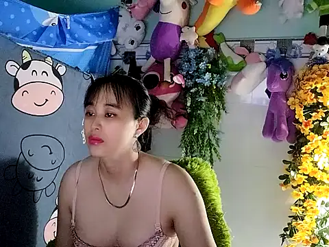 emgaixinhngoan online show from November 17, 2025, 4:16 am