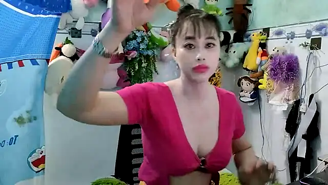 emgaixinhngoan online show from November 6, 2025, 5:44 am