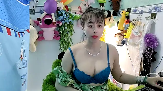 emgaixinhngoan online show from November 21, 2025, 3:05 am