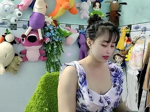 emgaixinhngoan online show from November 12, 2025, 2:48 am