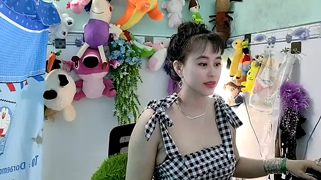 emgaixinhngoan online show from November 23, 2025, 5:17 am