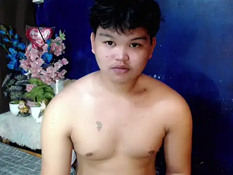 Reynelcock online show from March 13, 2026, 6:13 pm