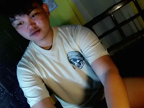 Snapshot of Reynelcock chatting on November 28, 2025, 6:57 am Reynelcock online show from November 28, 2025, 6:57 am