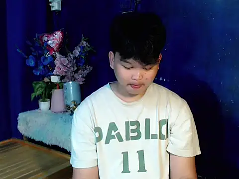 Snapshot of Reynelcock chatting on November 30, 2025, 11:55 am Reynelcock online show from November 30, 2025, 11:55 am