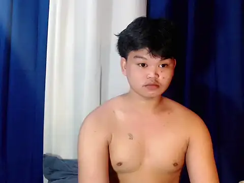 Snapshot of Reynelcock chatting on November 15, 2025, 6:01 pm Reynelcock online show from November 15, 2025, 6:01 pm