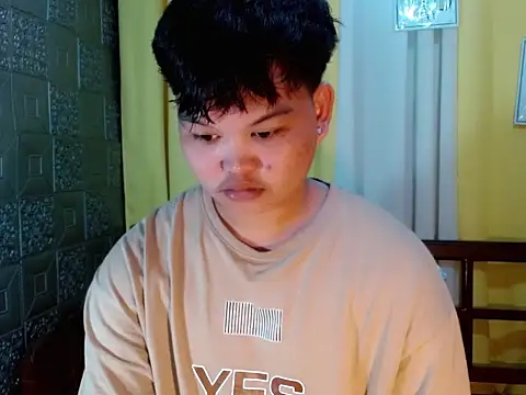 Snapshot of Reynelcock chatting on October 29, 2025, 10:52 pm Reynelcock online show from October 29, 2025, 10:52 pm