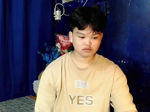 Snapshot of Reynelcock chatting on November 8, 2025, 4:43 pm Reynelcock online show from November 8, 2025, 4:43 pm