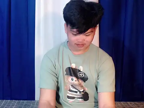 Snapshot of Reynelcock chatting on November 18, 2025, 4:10 pm Reynelcock online show from November 18, 2025, 4:10 pm