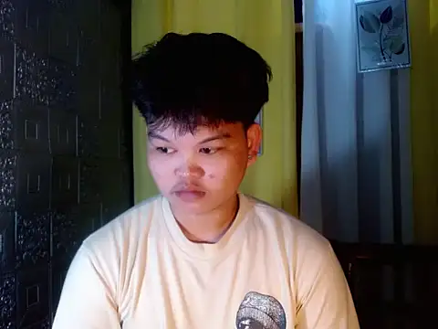 Snapshot of Reynelcock chatting on November 5, 2025, 1:42 am Reynelcock online show from November 5, 2025, 1:42 am