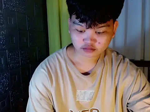 Snapshot of Reynelcock chatting on November 9, 2025, 11:03 am Reynelcock online show from November 9, 2025, 11:03 am