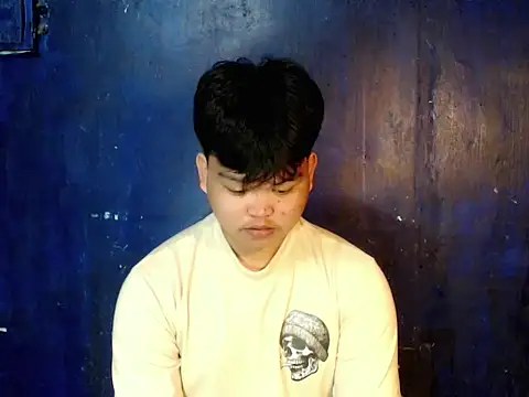 Snapshot of Reynelcock chatting on November 27, 2025, 5:35 pm Reynelcock online show from November 27, 2025, 5:35 pm