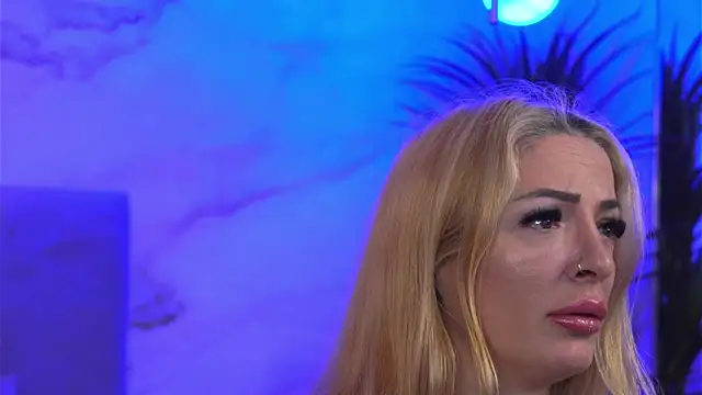 Izabellle02 online show from April 6, 2026, 3:57 am