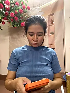 Snapshot of Bollozzy_89 chatting on November 1, 2025, 4:34 pm Bollozzy 89 online show from November 1, 2025, 4:34 pm