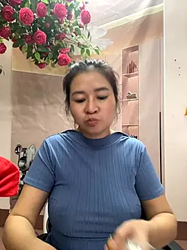 Snapshot of Bollozzy_89 chatting on December 3, 2025, 3:40 am Bollozzy 89 online show from December 3, 2025, 3:40 am