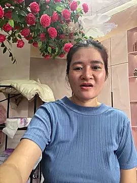 Snapshot of Bollozzy_89 chatting on November 8, 2025, 5:33 am Bollozzy 89 online show from November 8, 2025, 5:33 am